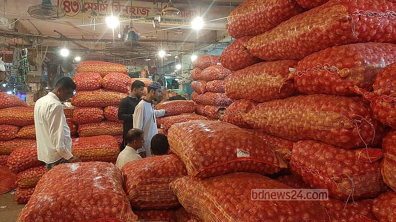 ছুটছে পেঁয়াজের দর, থামবে কোথায়