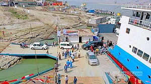 কাজীরহাট ফেরিঘাটে অতিরিক্ত ভাড়া আদায়ের অভিযোগ