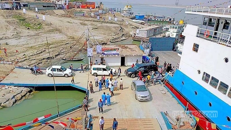 কাজীরহাট ফেরিঘাটে অতিরিক্ত ভাড়া আদায়ের অভিযোগ