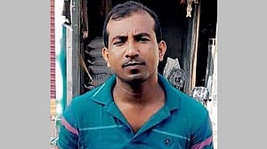 পাবনায় পূর্ব বিরোধের জেরে যুবককে কুপিয়ে হত্যা