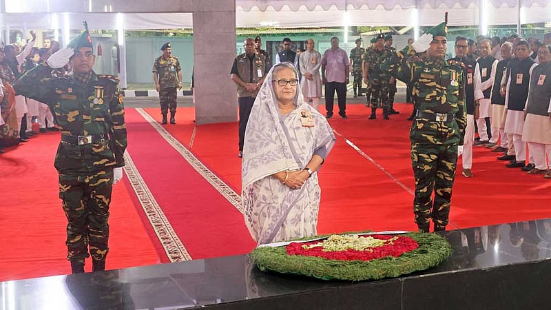 ছয় দফা দিবসে বঙ্গবন্ধুর প্রতিকৃতিতে প্রধানমন্ত্রীর শ্রদ্ধা