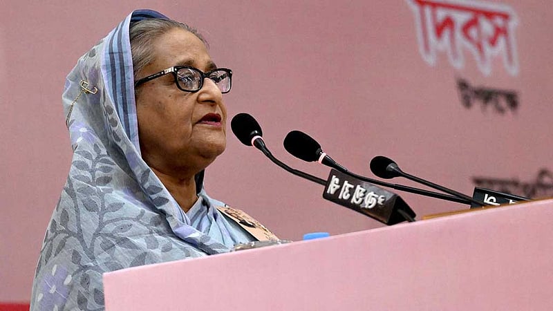 মাছ ধরলে আধার দিতে হয়: ‘কালো টাকা’ সাদার সুযোগ নিয়ে প্রধানমন্ত্রী