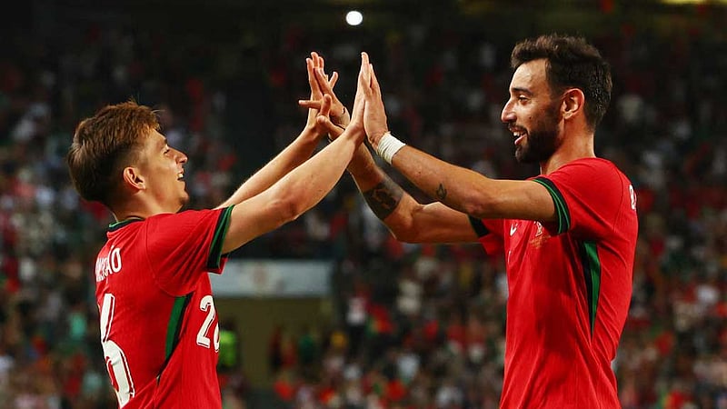ফের্নান্দেসের জোড়া গোলে জয়ে ফিরল পর্তুগাল