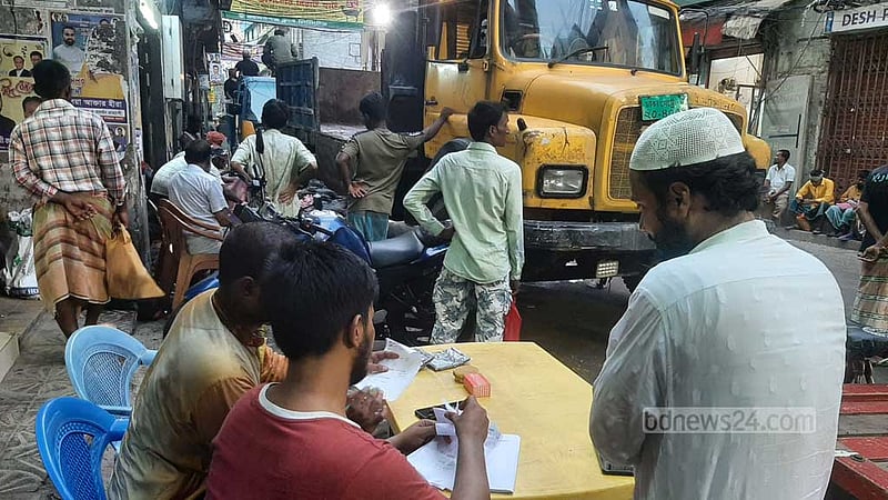 পোস্তায় চামড়ার ‘সংকট’, দ্বিতীয় দিনে বেড়েছে দাম