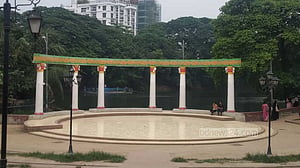 রবীন্দ্র সরোবর মঞ্চের ভাড়া দিনে ‘লাখ টাকা’, অসন্তোষ