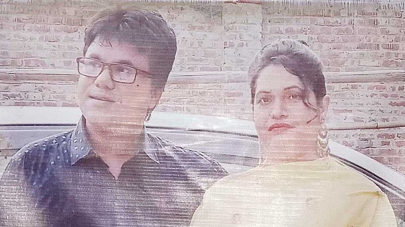 রংপুরে ঘরে গৃহবধূর গলাকাটা লাশ, স্বামী পলাতক