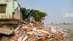 পদ্মা তীরে রেমালের ক্ষতচিহ্ন