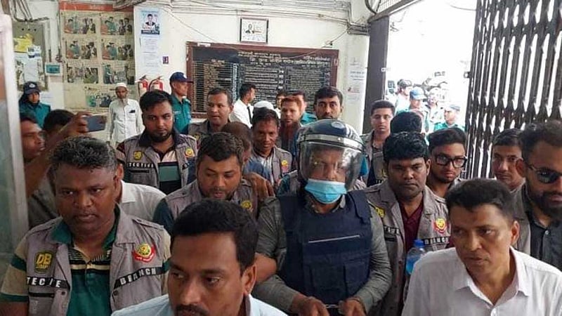 আওয়ামী লীগ নেতা মিন্টুকে গ্রেপ্তারের কারণ জানাল ডিবি
