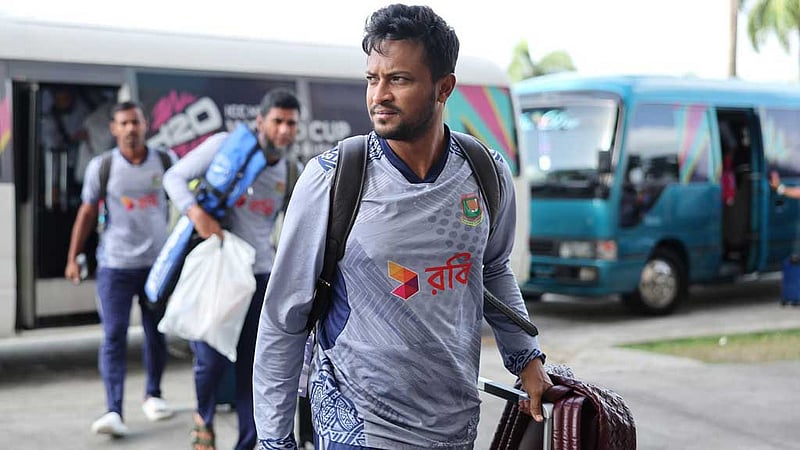 সাকিবকে ক্রিকেট থেকে সরিয়ে দেশে ফেরাতে আইনি নোটিস