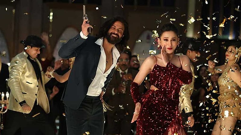 ‘তুফান’ উড়াল দিচ্ছে সিডনিতে