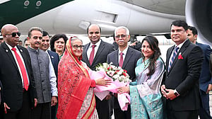নয়া দিল্লিতে প্রধানমন্ত্রীকে উষ্ণ অভ্যর্থনা
