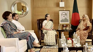 দিল্লিতে শেখ হাসিনার সঙ্গে গান্ধী পরিবারের সাক্ষাৎ