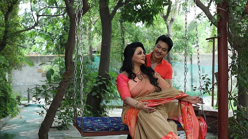 এবার নাচ নয়, গান শোনাবেন শিবলী-নিপা