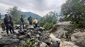 সিকিমে প্রবল বৃষ্টি-বন্যা-ভূমিধস: মৃত ৬, আটকা পড়েছেন ২০০০ পর্যটক