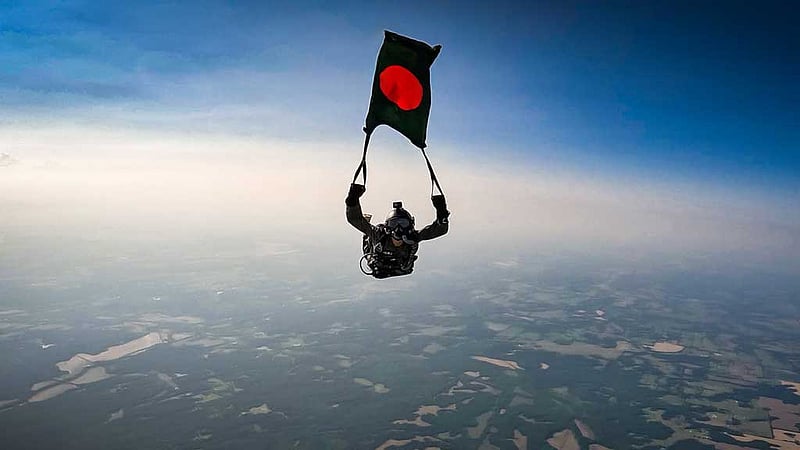 প্যারাশুট না খুলে পেঁচিয়ে যায় দড়ি, দুঃসাহসিক অভিযানের গল্প আশিকের