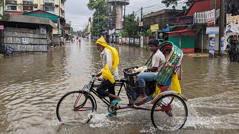 পাহাড়ি ঢল-বৃষ্টিতে সুনামগঞ্জে নিচু এলাকায় পানি