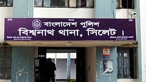 সিলেটে থানায় অগ্নিসংযোগ-ভাঙচুর ও অস্ত্র লুটে মামলা, আসামি ২৫০০