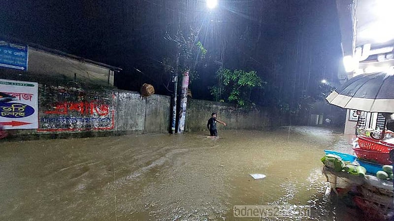 ৩ ঘণ্টার বৃষ্টিতে সিলেট নগরীতে জলাবদ্ধতা