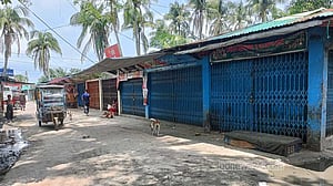 মিয়ানমার থেকে গুলি: সেন্ট মার্টিনে নৌ চলাচল বন্ধ, খাদ্যের সংকট