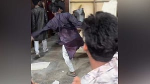 শাকিব খানের ঈদের সিনেমায় ‘তুফান’ চলল মধুমিতা হলে