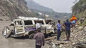 ভারতের উত্তরাখণ্ডে গিরিসঙ্কটে মিনিবাস পড়ে নিহত ১৪