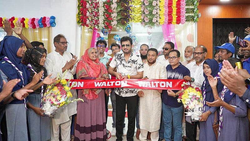 চাঁপাইনবাবগঞ্জে ওয়ালটনের শোরুম উদ্বোধন