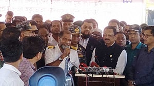 ছয়টি একে-৪৭ আর দ্রুত গতির ছোট নৌযানে জিম্মি হয় আবদুল্লাহ