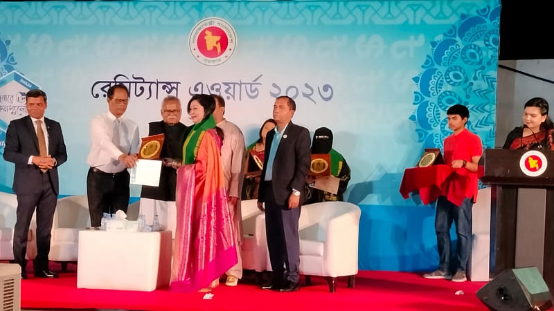 বৈধপথে রেমিট্যান্স পাঠিয়ে আমিরাতে সম্মাননা পেলেন ৫১ প্রবাসী