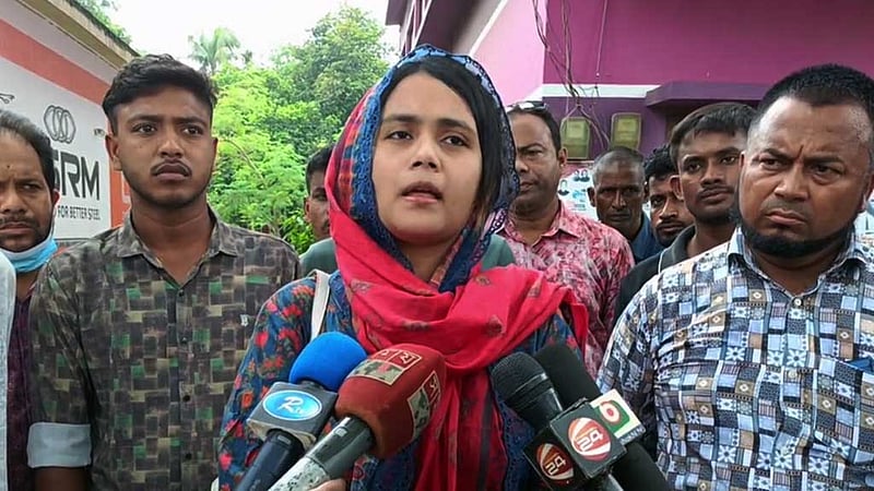 কলকাতায় যেতে ভিসার অপেক্ষায় এমপি আনারের মেয়ে