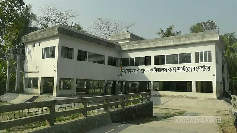 বাগেরহাটে উপকূলে ফিরছে জেলেরা, বেড়িবাঁধ ঝুঁকিতে