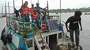 রেমাল: বাগেরহাটে প্রস্তুত ৩৫৯ আশ্রয়কেন্দ্র, মোংলা বন্দরে কাজ বন্ধ