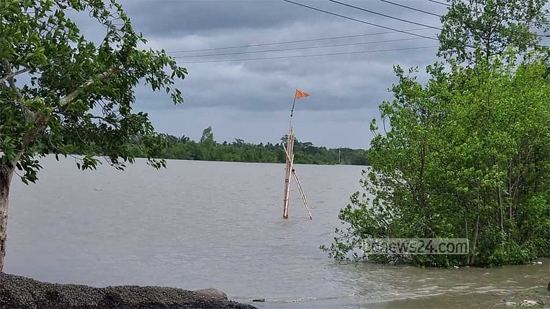 রেমাল: বাগেরহাটে নদীর পানি বিপৎসীমার উপরে, ২ শতাধিক বাড়িঘর প্লাবিত