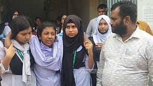 লোডশেডিং-গরমে বগুড়ায় এক বিদ্যালয়ের ২২ শিক্ষার্থী অসুস্থ