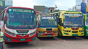 বরিশালে শ্রমিকদের সংঘর্ষের পর বন্ধ হওয়া বাস চলাচল শুরু, মামলা