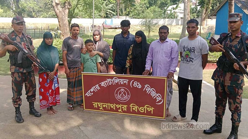 ভারত থেকে ফেরার পথে ৮ বাংলাদেশি আটক