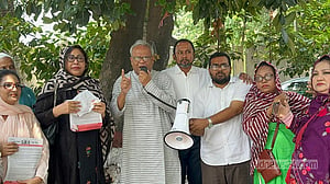 সবাইকে বলবেন কেউ যেন ভোট কেন্দ্রে না যায়: রিজভী