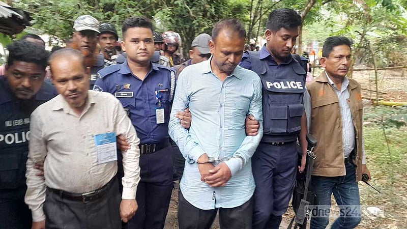 বগুড়ায় বাইরে ব্যালট পেপার সরবরাহ, প্রিজাইডিং কর্মকর্তাসহ গ্রেপ্তার ২
