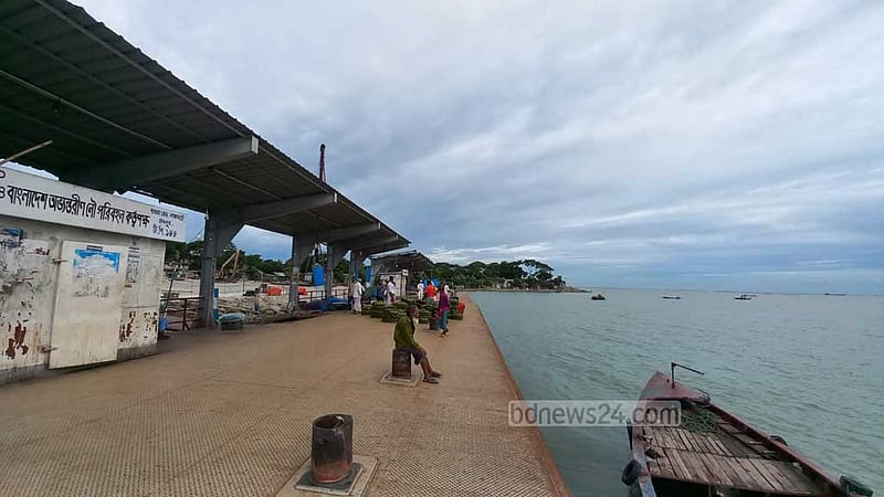 বৈরী আবহাওয়া: ৬ রুটে নৌযান চলাচল বন্ধ