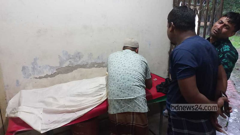 চাঁদপুরে বাড়িতে ঢুকে দাদি-নাতিকে কুপিয়ে হত্যা