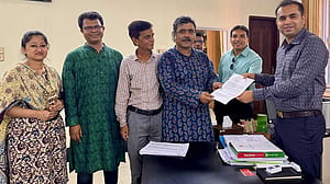 চট্টগ্রাম শিল্পকলার নির্বাচনের তফসিল বাতিলের দাবিতে স্মারকলিপি