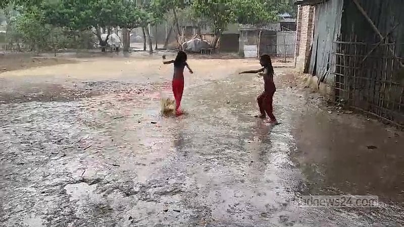 মাসজুড়ে তাপপ্রবাহের পর চুয়াডাঙ্গায় স্বস্তির বৃষ্টি