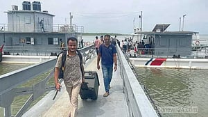সাগর উত্তাল থাকায় সেন্ট মার্টিনে যায়নি ইভিএম, অনিশ্চয়তায় ভোট