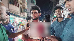 দরদাম নিয়ে বিতণ্ডা, চবি ছাত্রের মাথা ফাটালেন দোকানি