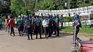 ভোটকেন্দ্র দখল করা নিয়ে সংঘর্ষে চবি ছাত্রলীগের দুই পক্ষ