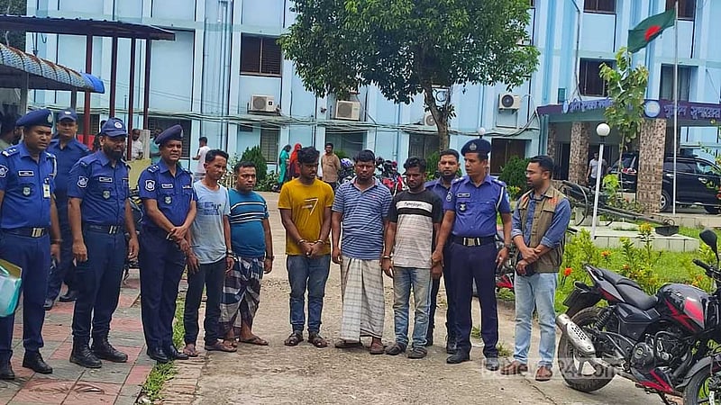 অটোচালকদের নেশাদ্রব্য খাইয়ে ফেলে রাখা হত সড়কে, গাড়ি করত পিষ্ট
