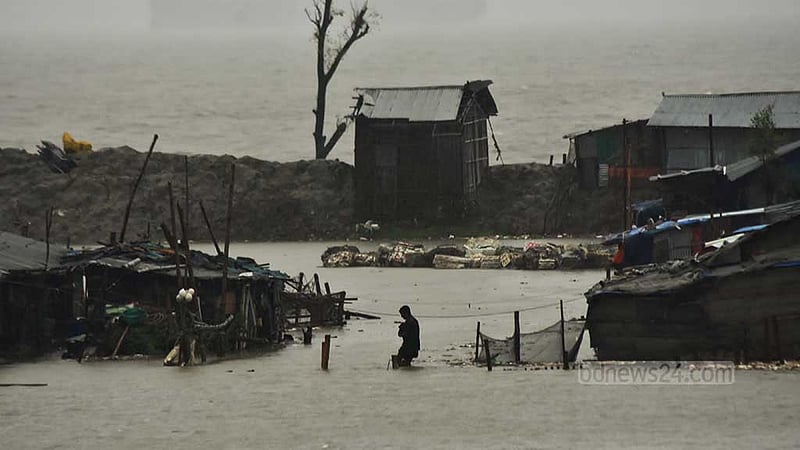 ঘূর্ণিঝড় রেমালে সাত জেলায় ১৬ মৃত্যু