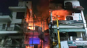 দিল্লিতে শিশু হাসপাতালে অগ্নিকাণ্ডে ৭ নবজাতকের মৃত্যু
