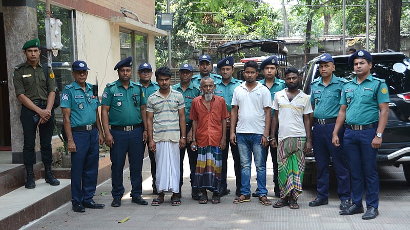 ঢাকায় অজ্ঞান করে ছিনতাই চক্রের চারজন গ্রেপ্তার