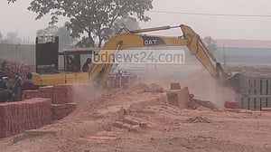 সব ইটভাটা বন্ধ না করায় রংপুরের বিভাগীয় কমিশনারের ব্যাখ্যা তলব