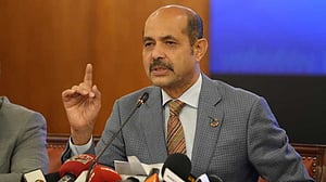 যথেষ্ট ‘কলাগাছ থেরাপি’ দিতে না পারার আক্ষেপ মেয়র আতিকের